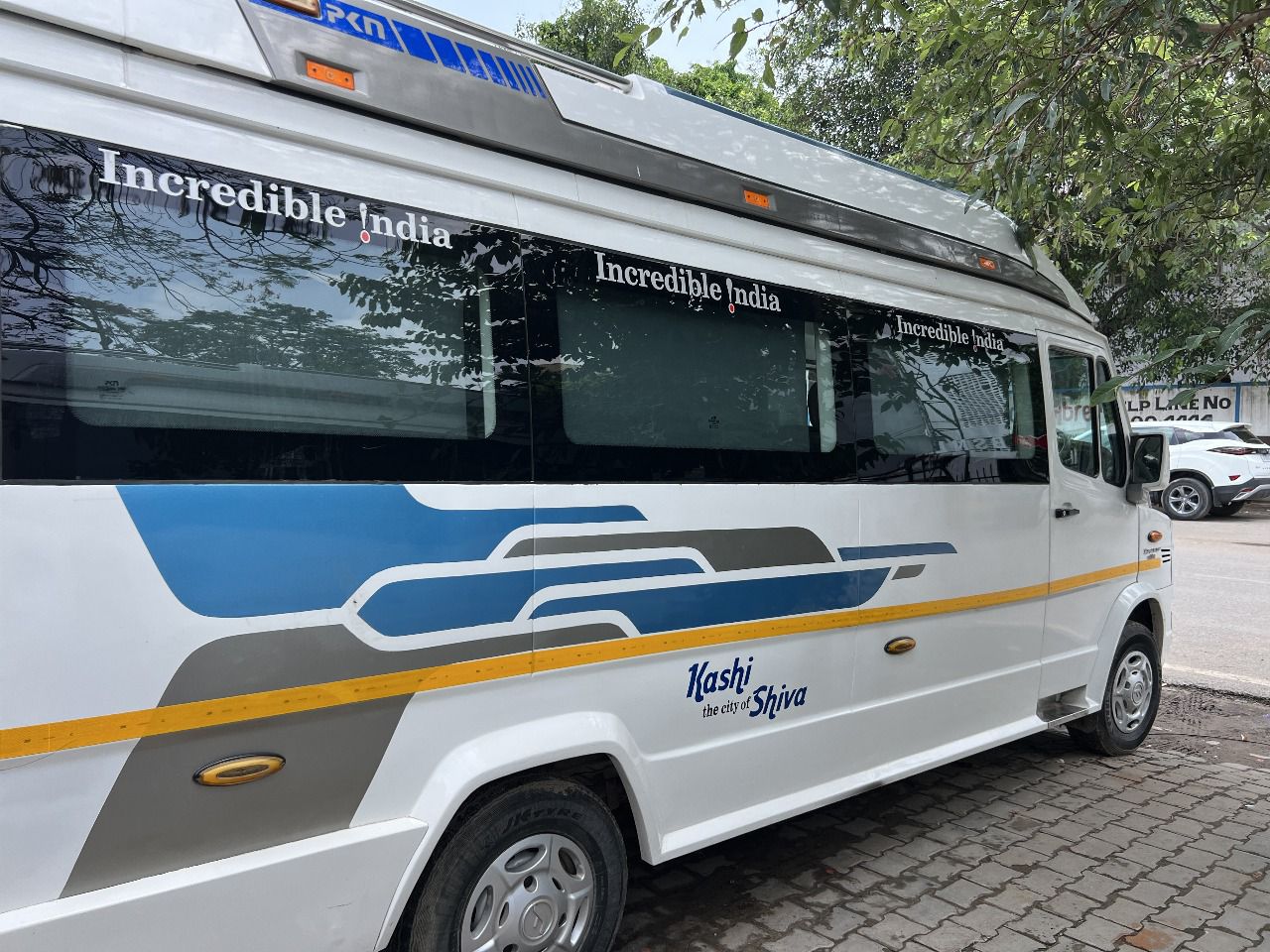 20 Seater Bus